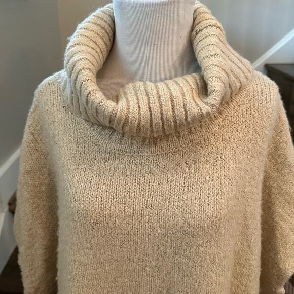 Anthropologie Sunday in Brooklyn Tan & Gray Striped Poncho W/ Fringe, Size M/L - Picture 3 of 9